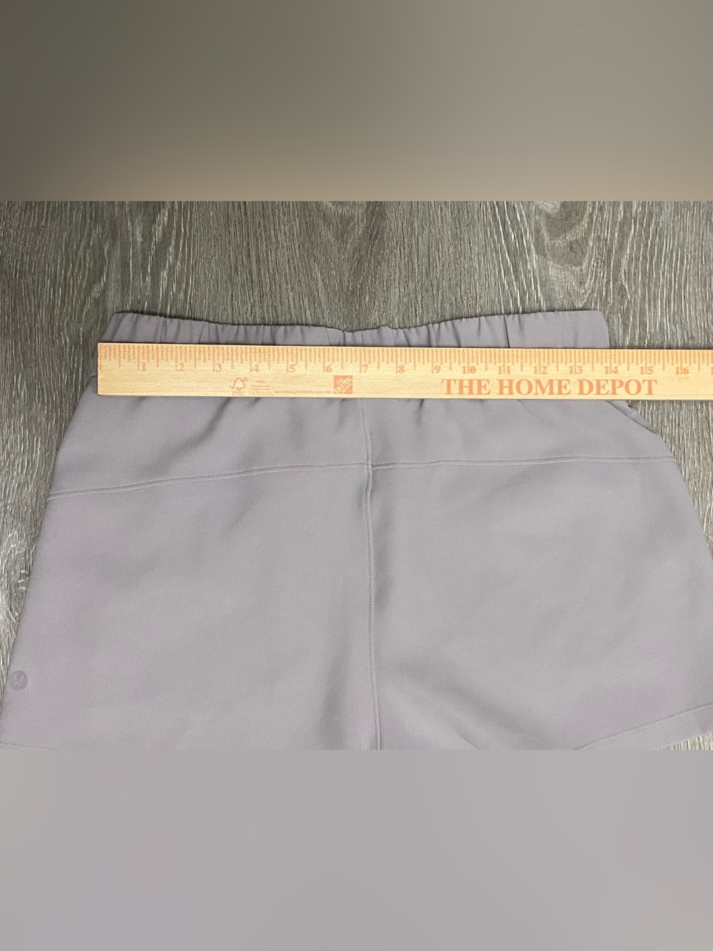 Lululemon Athletica On the Fly Mid-Rise Short Style LW7ARNS
2.5" Woven Size 6 - Picture 11 of 12